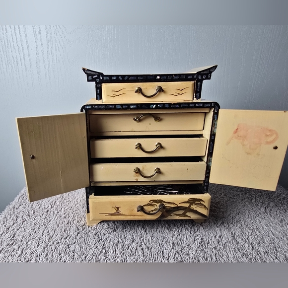 Vintage Asian-Inspired Jewelry Box - Picture 6 of 13